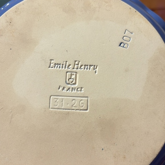 Emile Henry White and Blue Ceramic 9” Pie Dish - Picture 4 of 5